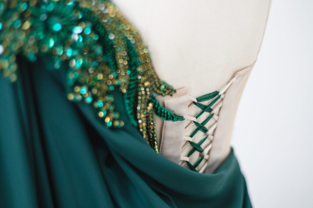 LAHO Smaragdové perlové šaty